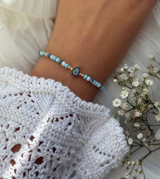 Perlenarmband mit Blauen Kristallperlen, Goldenen Perlen + Evil eye / Nazar Anhänger - 10977