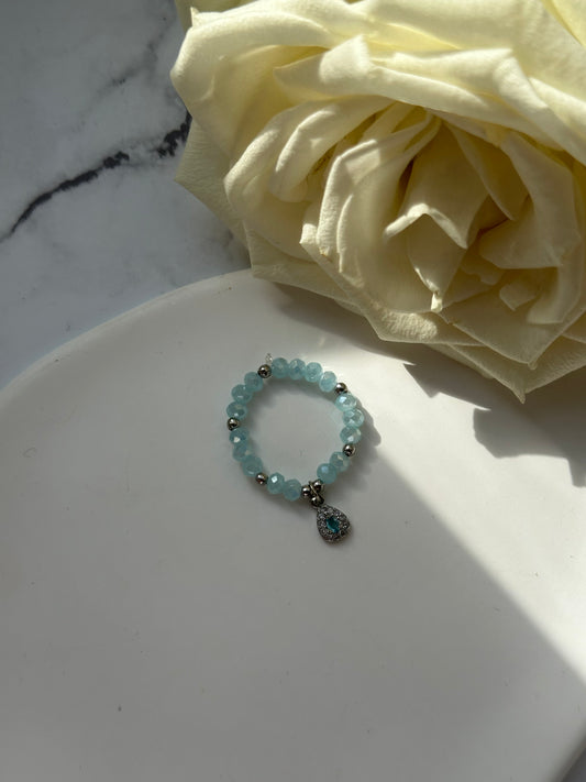 Perlenring mit Blauen Kristallperlen und Silber Details + Tropfen Anhänger - 10914
