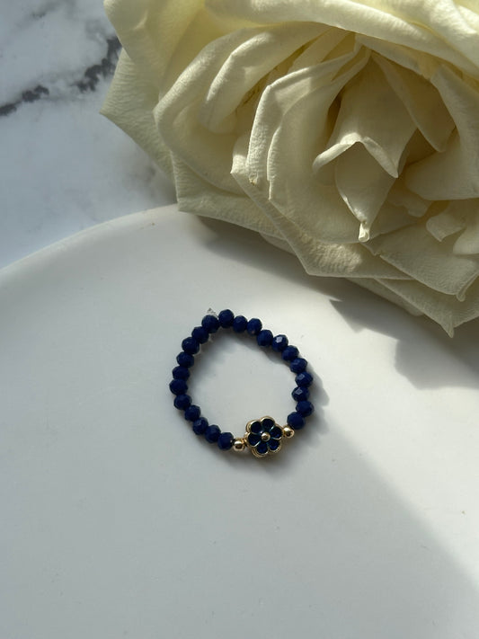 Perlenring mit Blauen Kristallperlen und Goldenen Details + Blumen Anhänger  - 10916