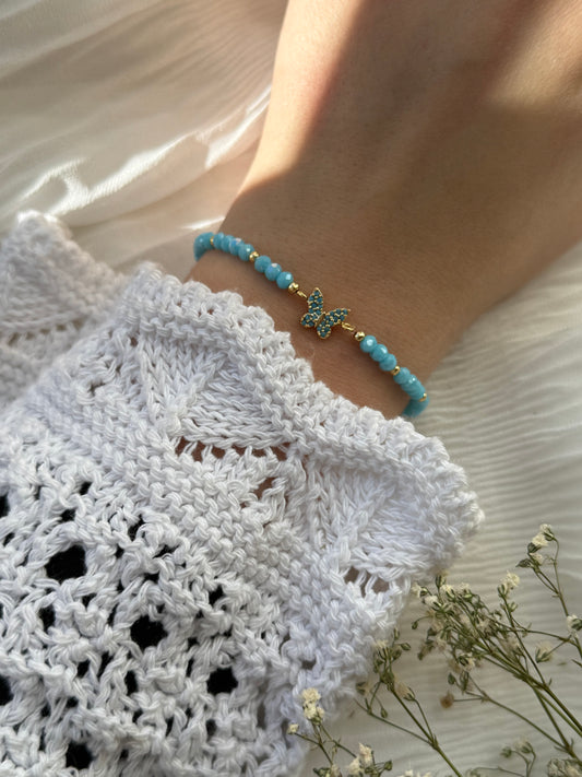 Perlenarmband mit Blauen Kristallperlen und Goldenen Perlen + Schmetterling Anhänger - 2097