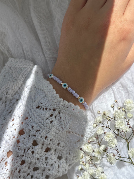 Perlenarmband mit Lila Perlen und goldenen Details + Nazar Anhänger - 10763