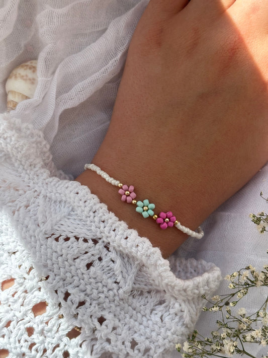 Perlenarmband mit Weißen Perlen und Bunten Blumen - 10833