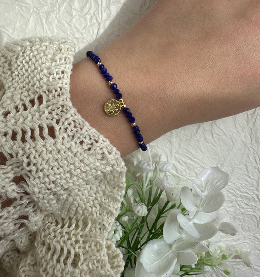 Perlenarmband mit Dunkelblauen Perlen und Goldenen Taler Anhänger - 10238