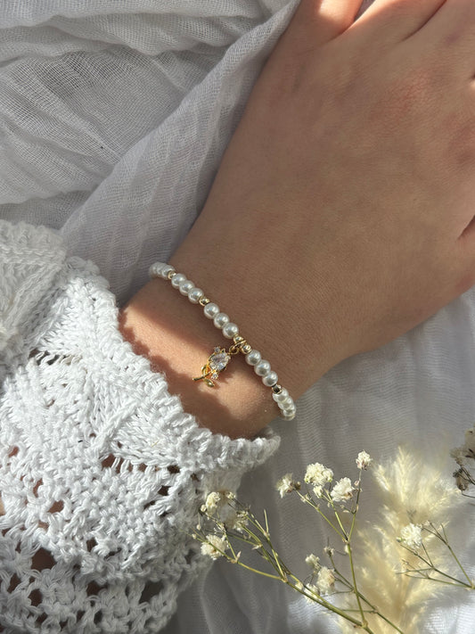 Perlenarmband mit Weißen Glasperlen und Tulpen Anhänger - 10669