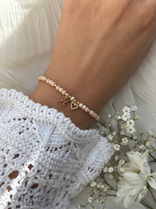 Perlenarmband personalisiert mit Beigen Kristallperlen, Goldenen Perlen + Herz Anhänger - 10981