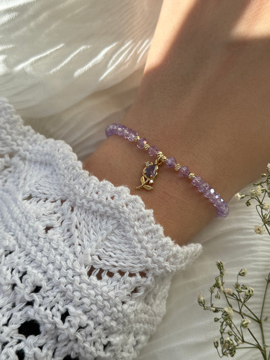 Perlenarmband mit Lila Kristallperlen, Goldenen Perlen + Tulpen Anhänger - 2120