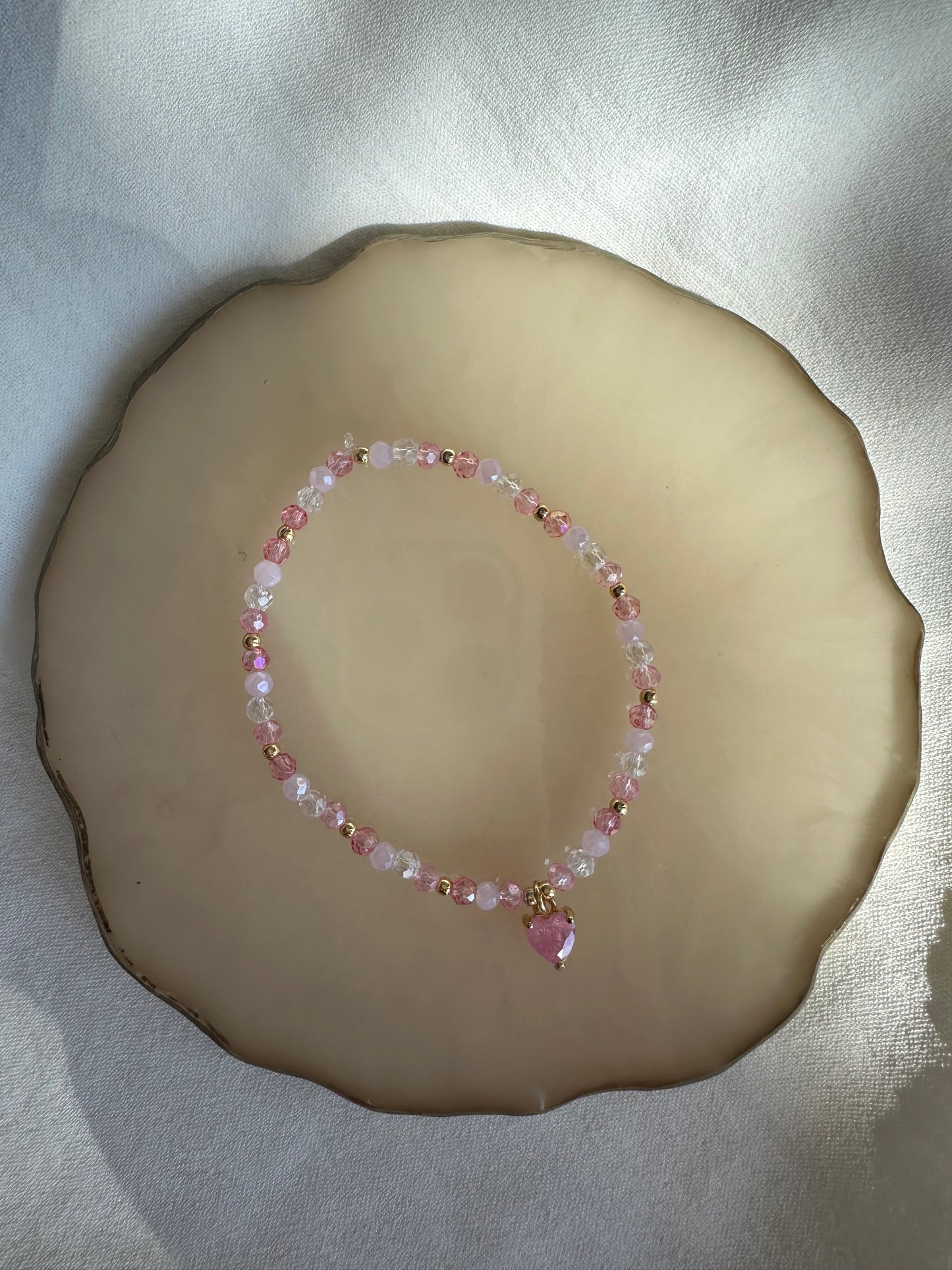Perlenarmband mit Rosa Kristallperlen und Herz Anhänger - 10381