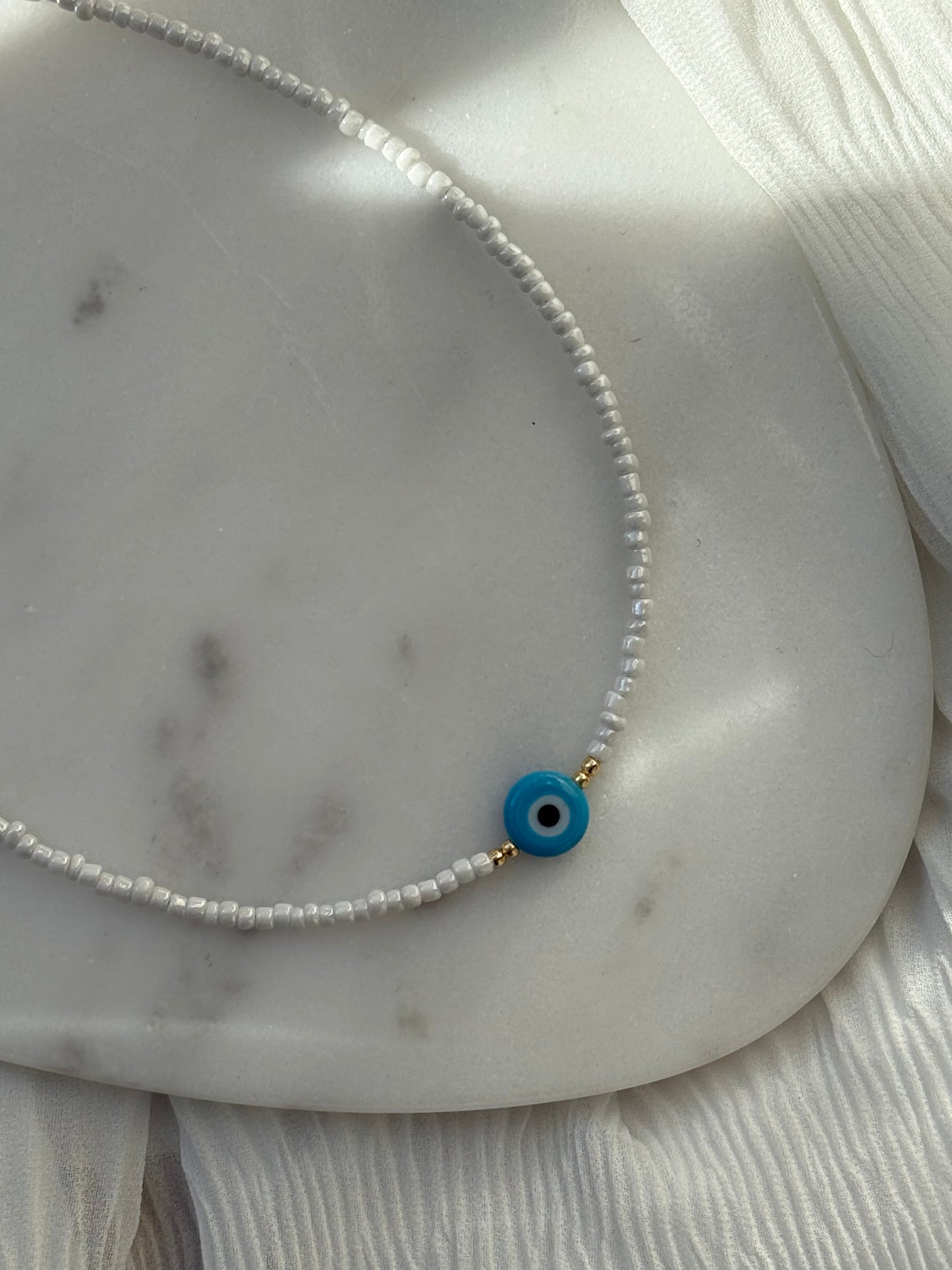 Perlenkette mit Weißen Perlen und Goldenen Perlen + Nazar / Evil Eye Anhänger - 11003