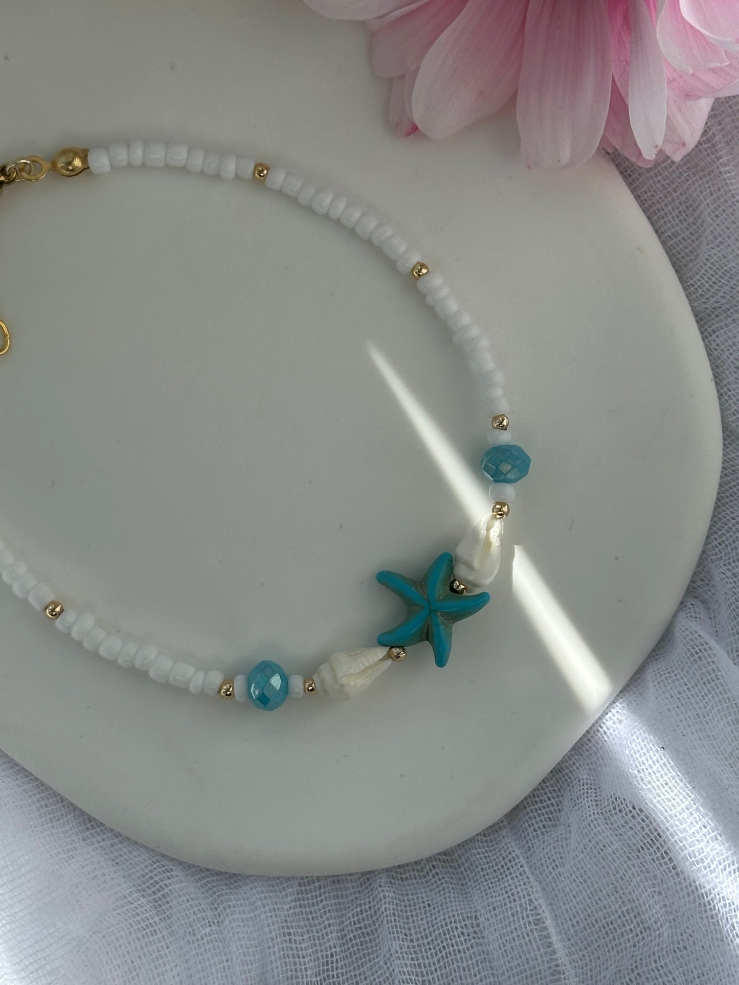 Fußkette mit Weißen Perlen + Muschel Anhänger - 10696