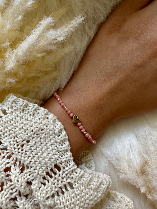 Perlenarmband mit korall farbenen Kristallperlen und Herz Anhänger - 10410