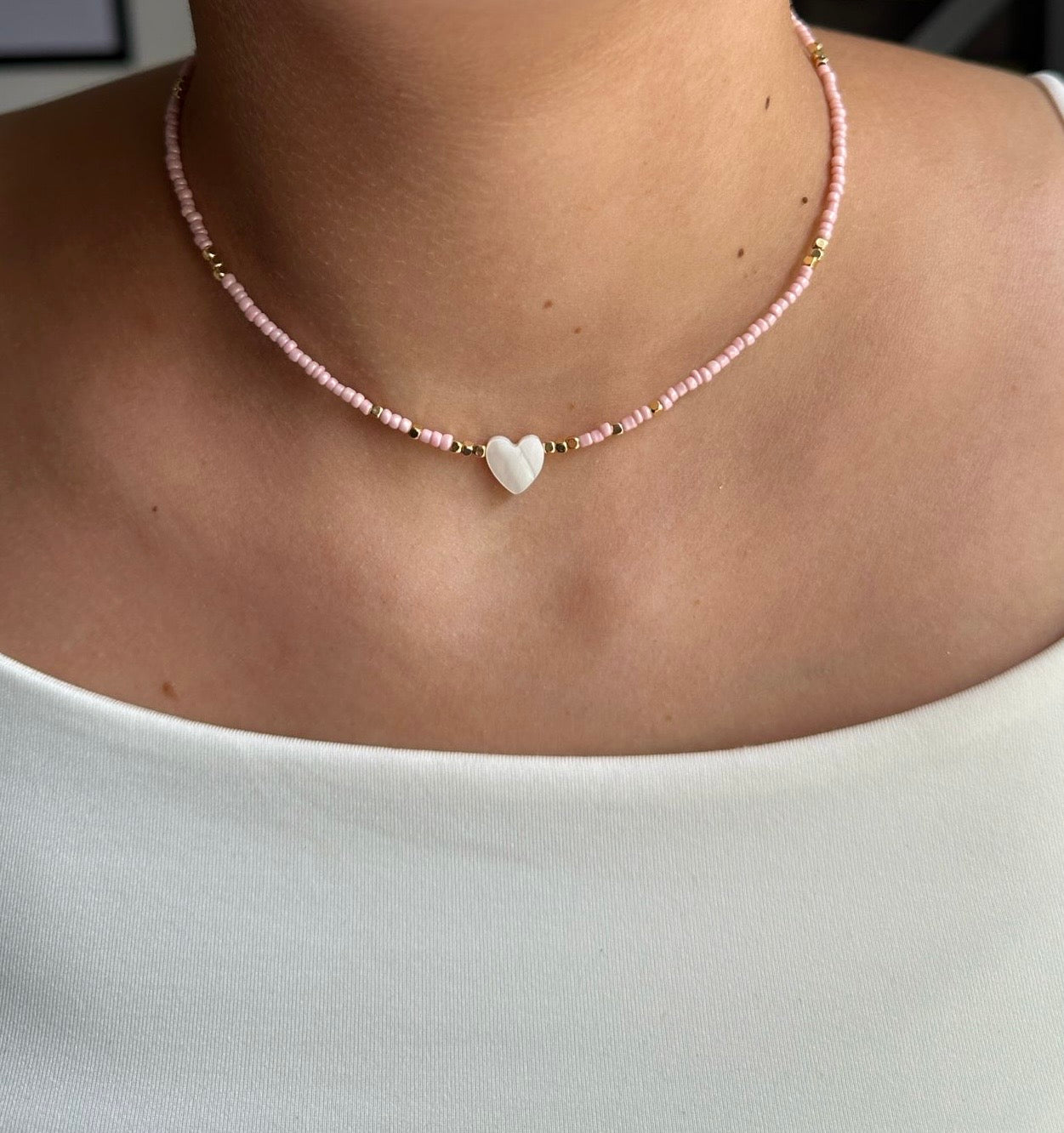 Perlenkette mit Rosa und Goldenen Perlen und Perlmutt Herz - 10168