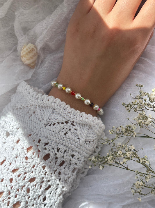 Perlenarmband mit Bunten Perlen und Goldenen Perlen - 10851