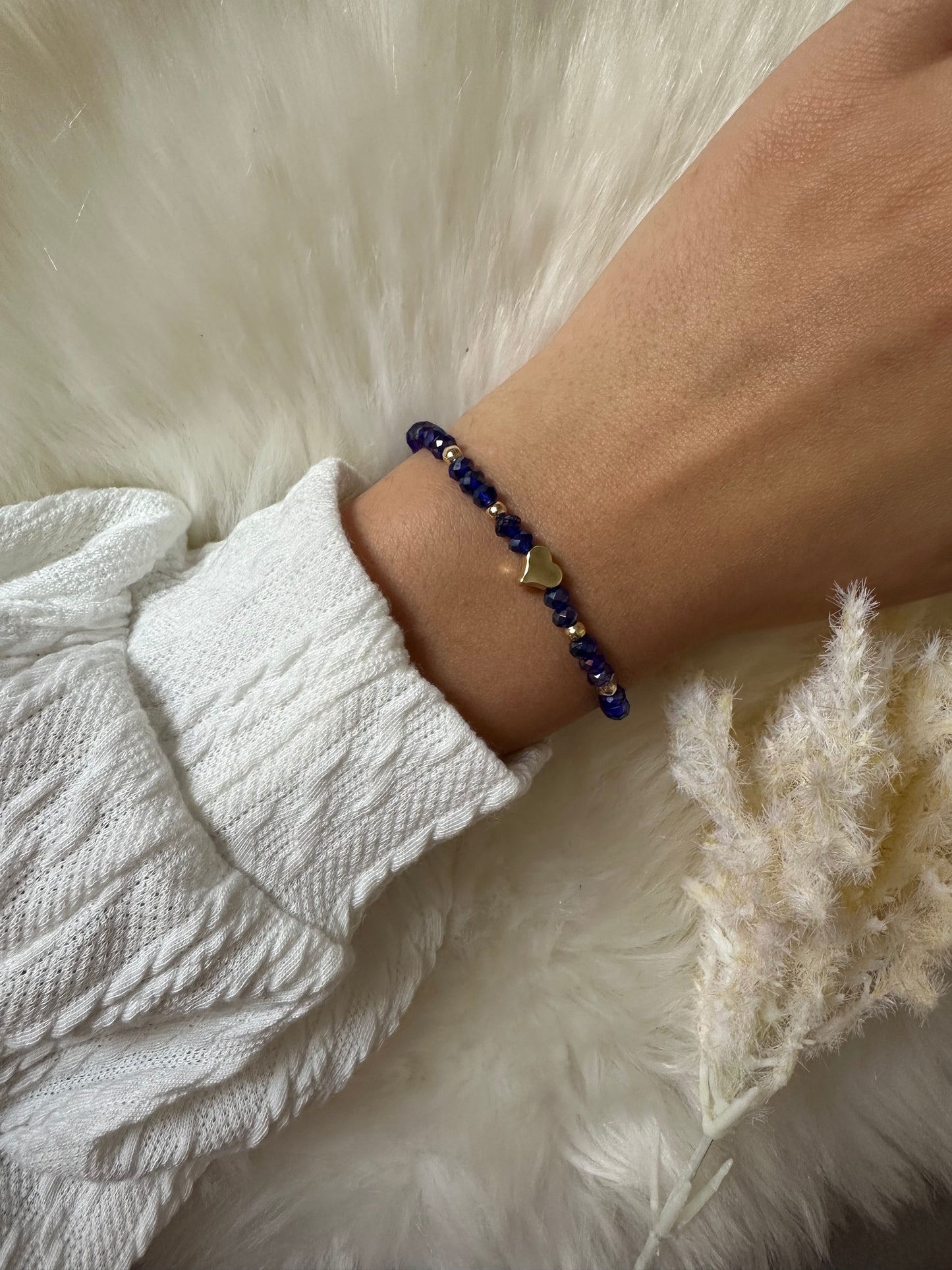Perlenarmband mit Blauen Kristallperlen und Herz Anhänger - 10302