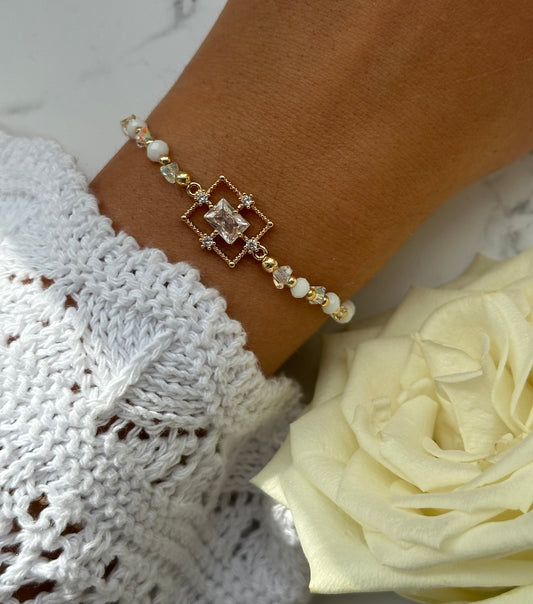 Perlenarmband mit Weißen Kristallperlen und Goldenen Perlen + Zirkonia Anhänger - 10873
