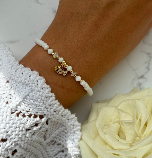 Perlenarmband mit Weißen Kristallperlen und Goldenen Perlen + Fisch Anhänger - 10874