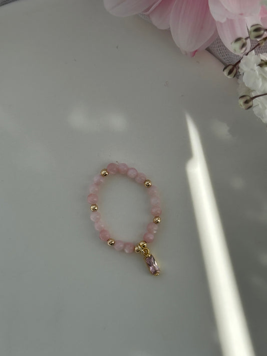 Perlenring mit Rosa Glasperlen und goldenen Details + Zirkonia Anhänger - 10779
