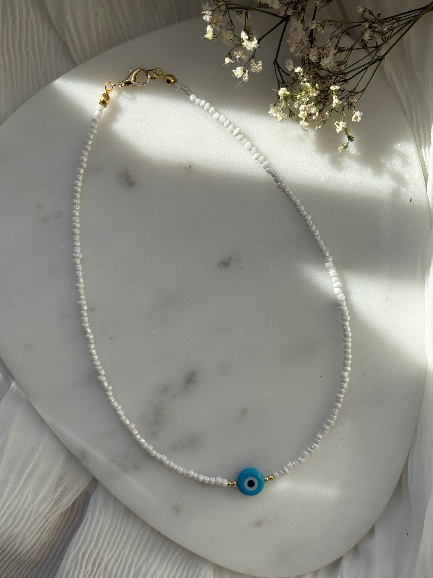 Perlenkette mit Weißen Perlen und Goldenen Perlen + Nazar / Evil Eye Anhänger - 11003