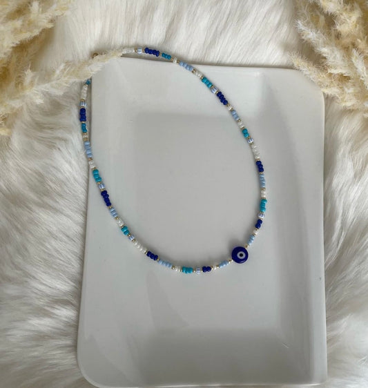 Perlenkette mit Blauen und weißen Perlen und Dunkelblauen Nazar - 10159