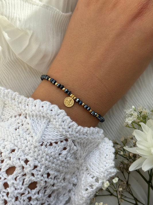 Perlenarmband mit Dunkelblauen Perlen, Goldenen Perlen + Goldener Taler Anhänger - 10959