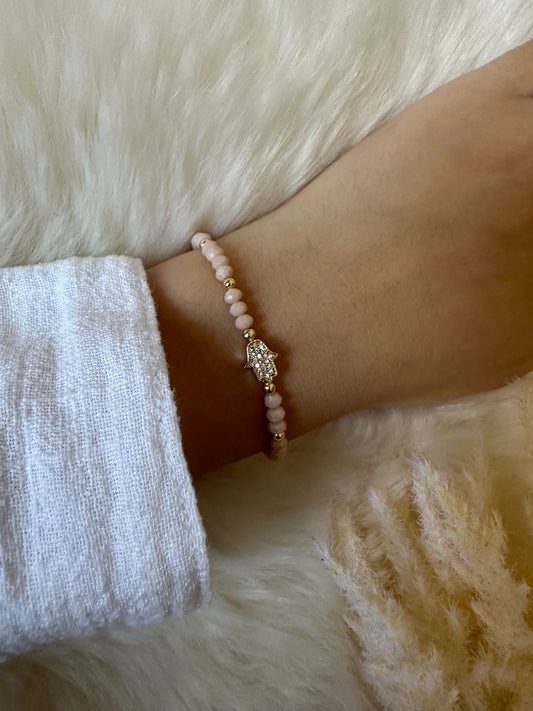Perlenarmband mit beigen Kristallperlen und Fatima Hand Anhänger - 10307