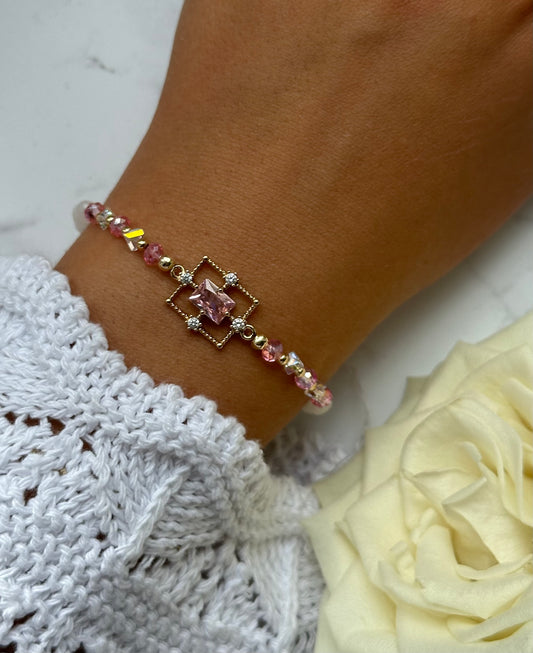 Perlenarmband mit Weißen und Rosa Kristallperlen, Goldenen Perlen + Zirkonia Anhänger - 10899