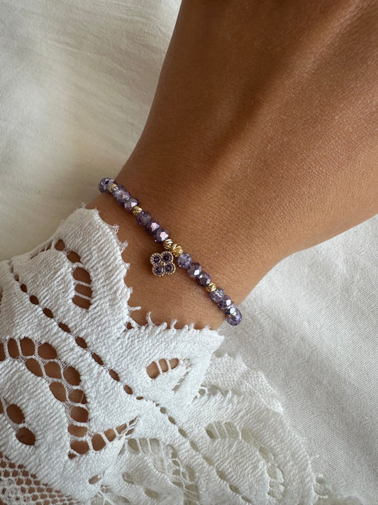 Perlenarmband mit Lila Kristallperlen und Kleeblatt Anhänger - 10429