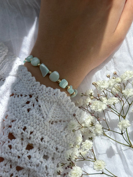 Perlenarmband mit Blauen Perlen und goldenen Details - 10760