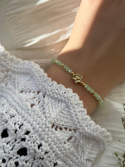 Perlenarmband mit Grünen Kristallperlen und Goldenen Perlen + Blumen Anhänger - 2099