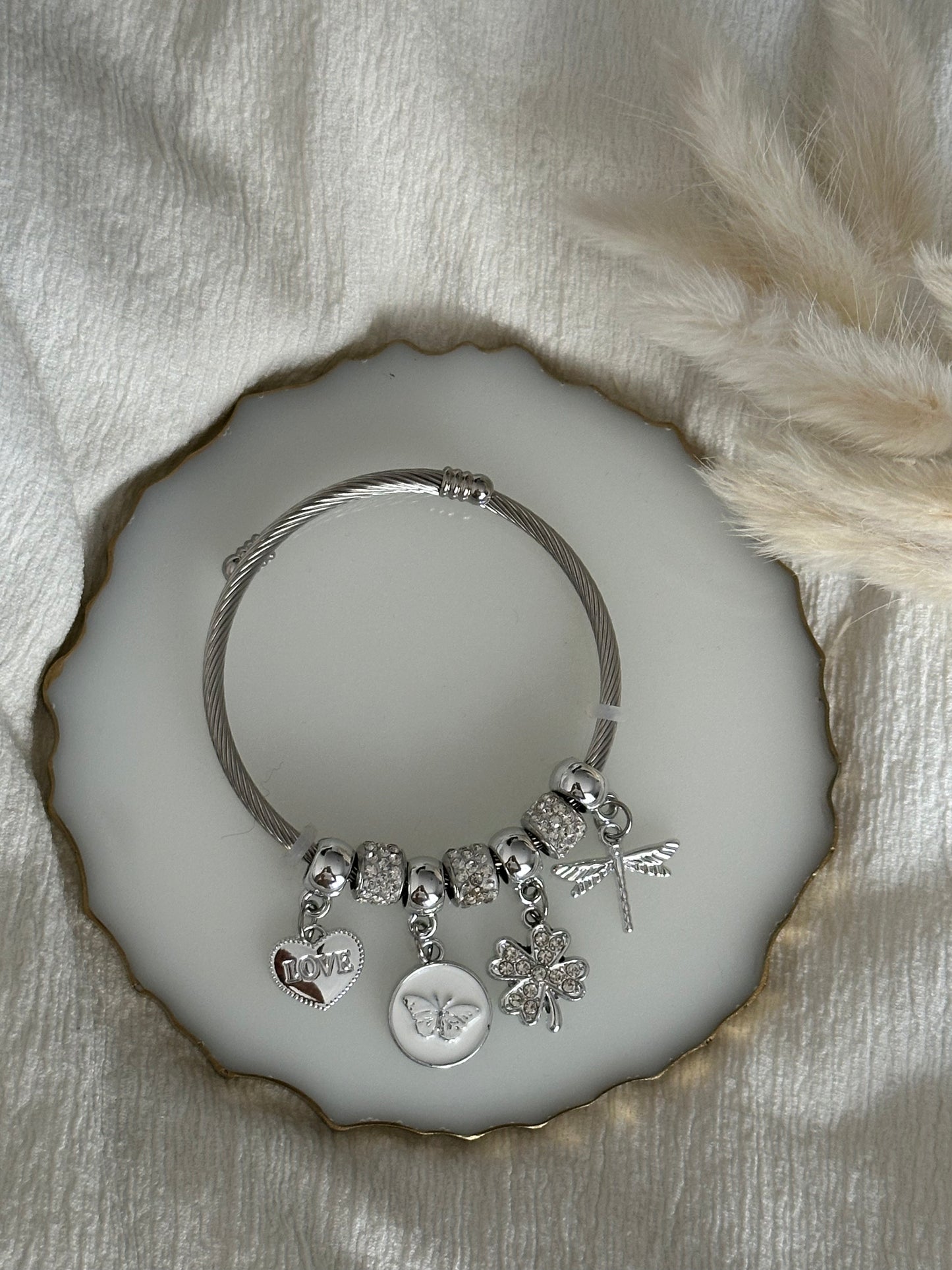 Armband mit silbernen Charms