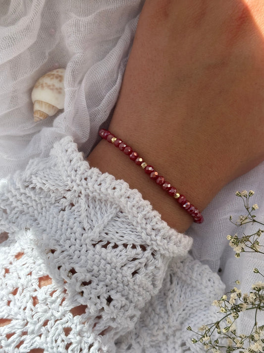 Perlenarmband mit Roten Kristallperlen und goldenen Dorika Perlen - 10832