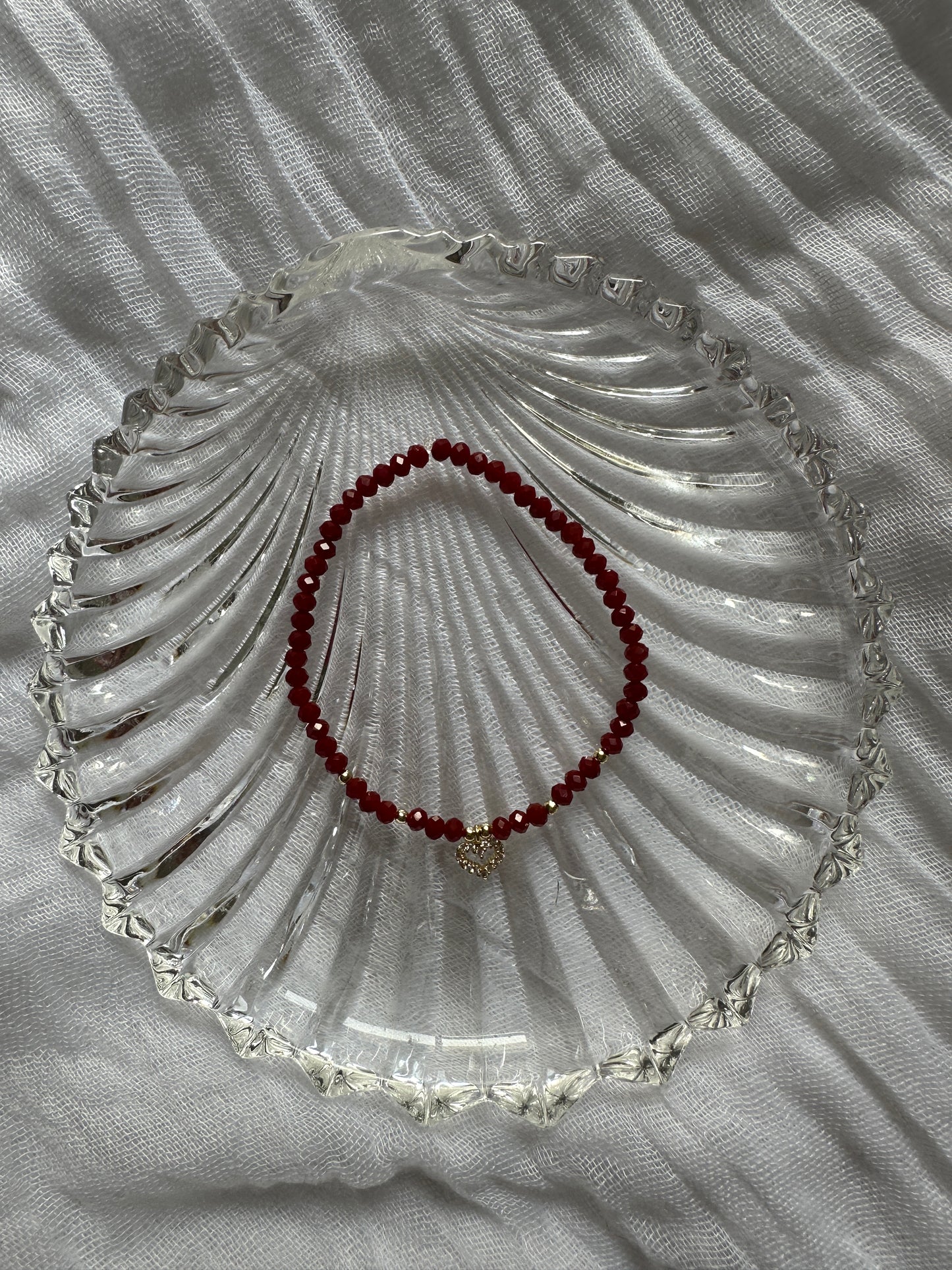 Perlenarmband mit Roten Kristallperlen und Herz Anhänger - 10274