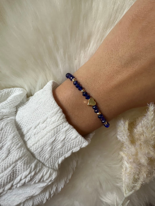 Perlenarmband mit dunkelblauen Kristallperlen und mit Herz Anhänger - 10346