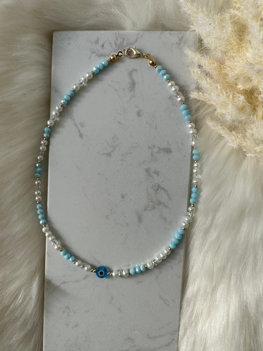 Perlenkette mit Kristallperlen und weißen Perle und Hellblauen Nazar - 10180