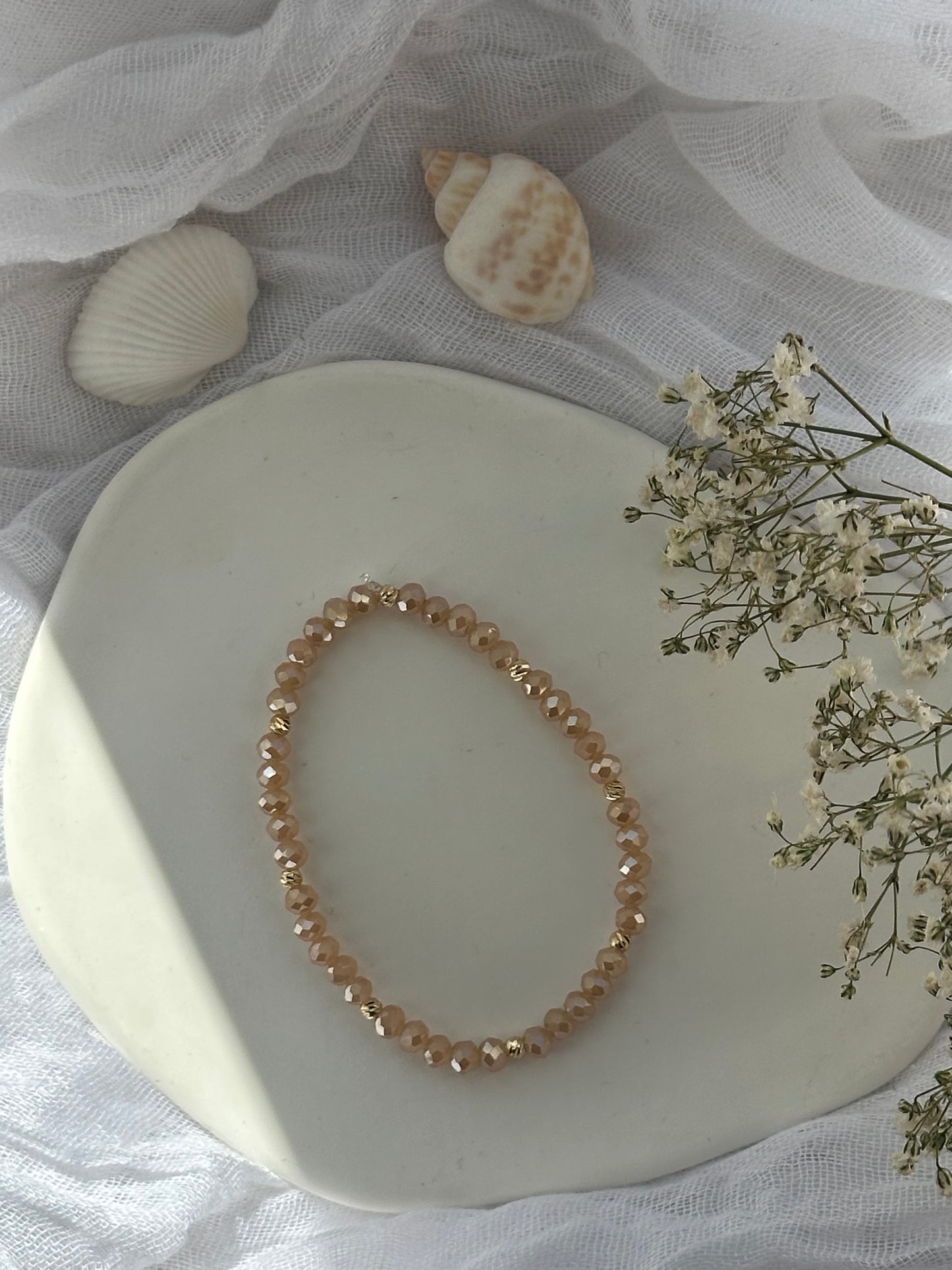 Perlenarmband mit Goldenen Kristallperlen und goldenen Dorika Perlen - 10823
