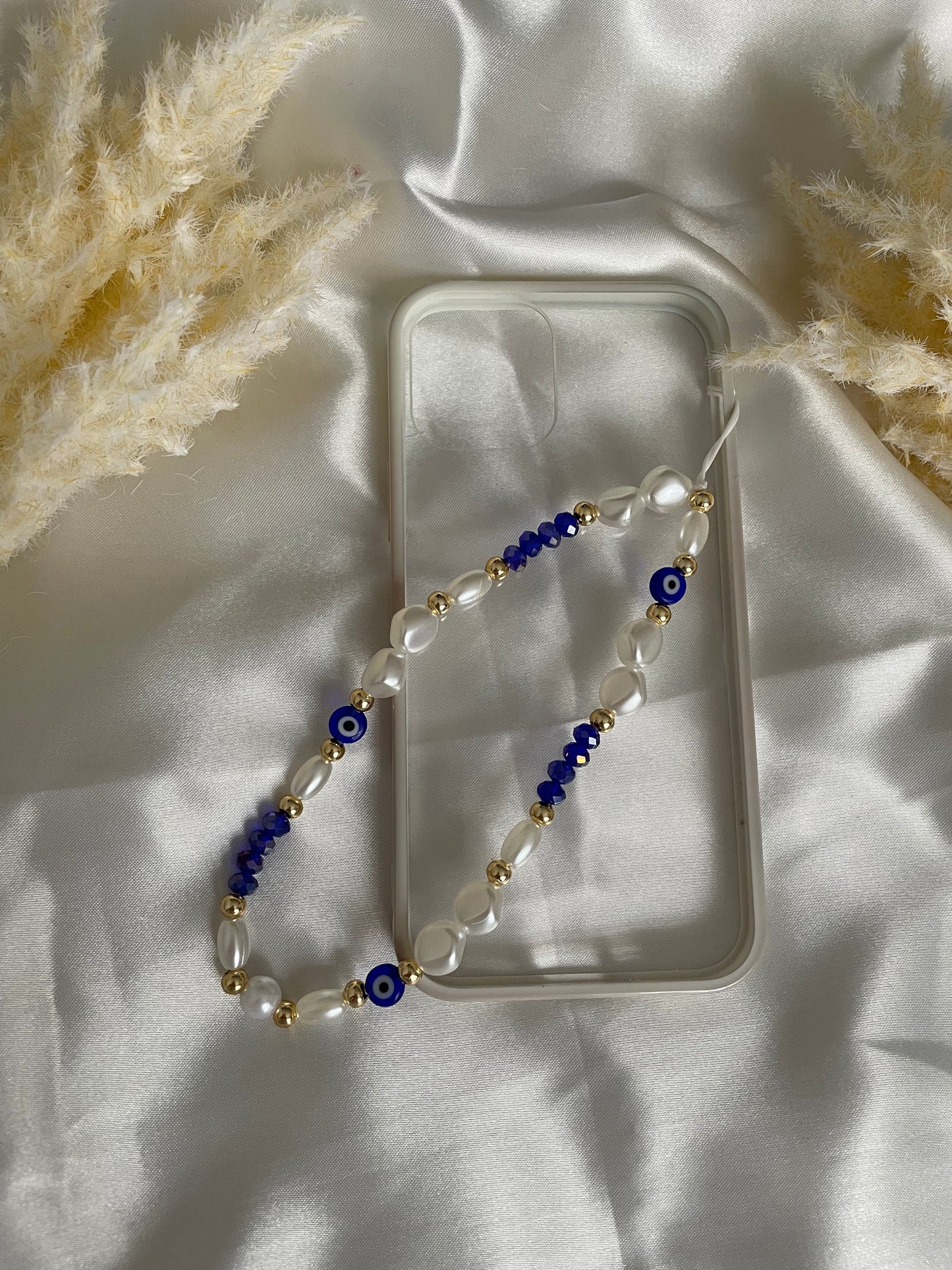 Handykette mit weißen und blauen Perlen und Nazar - 10070