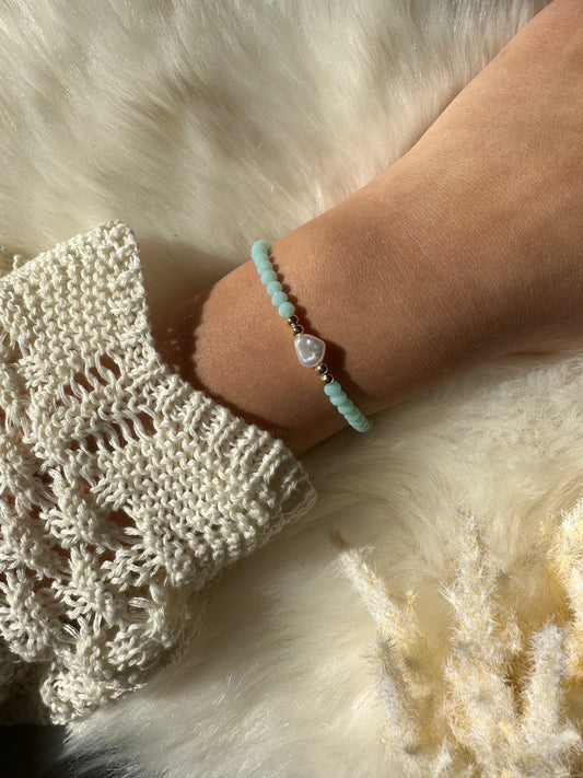 Perlenarmband mit Türkisen Kristallperlen mit einer Perle in der Mitte - 10447