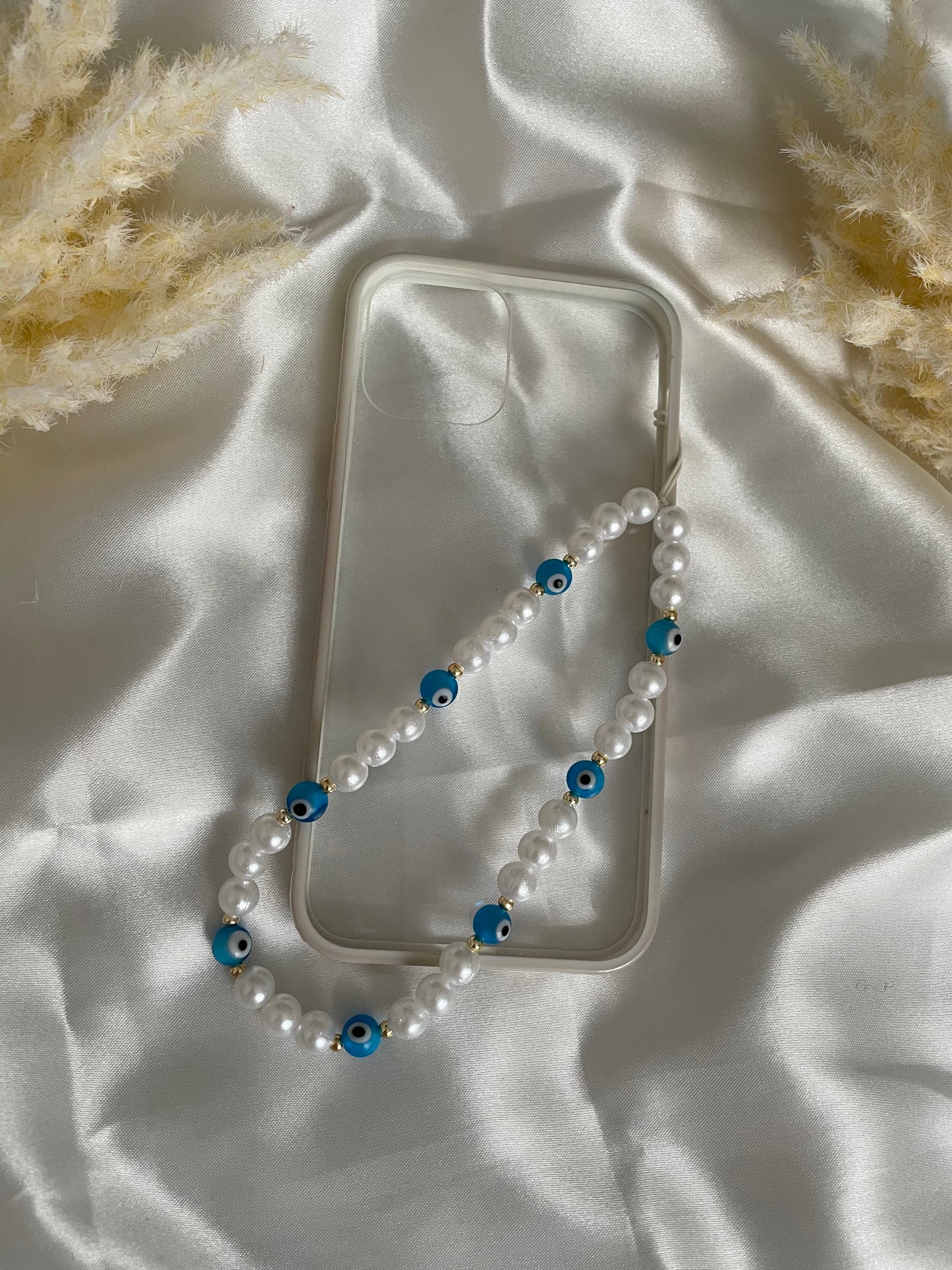 Handykette mit weißen Perlen und Hellblauen Nazar - 10063