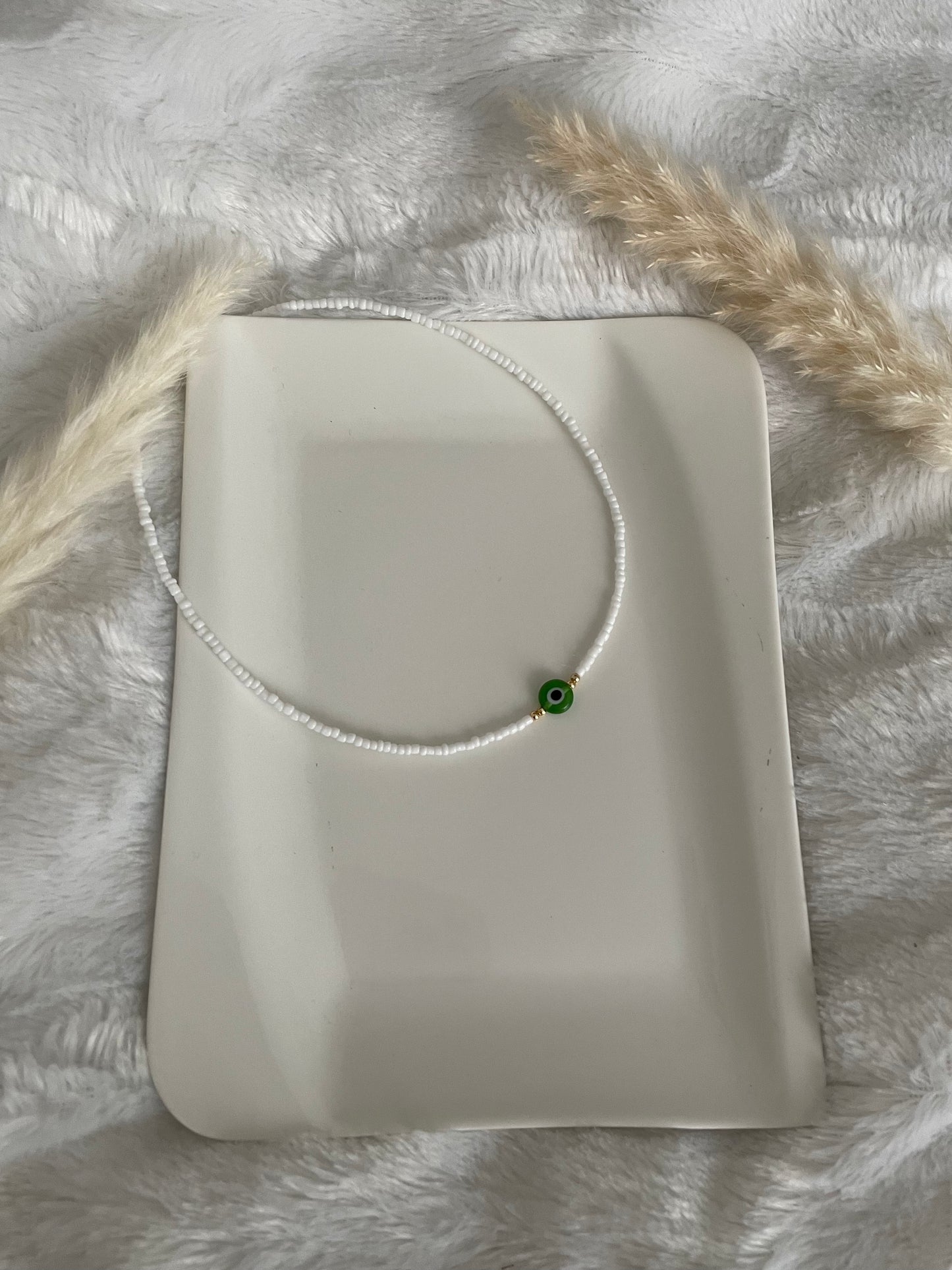 Perlenkette chocker weiß mit grünen Nazar - 10171