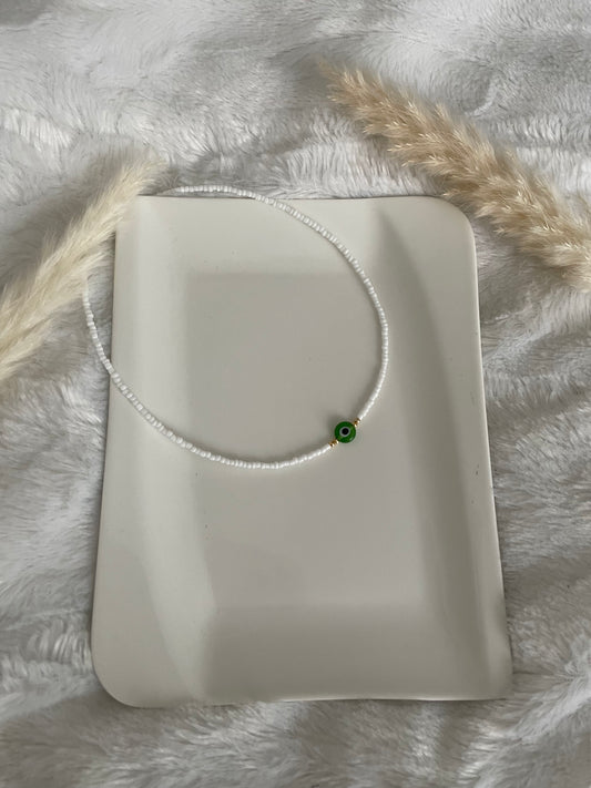 Perlenkette chocker weiß mit grünen Nazar - 10171