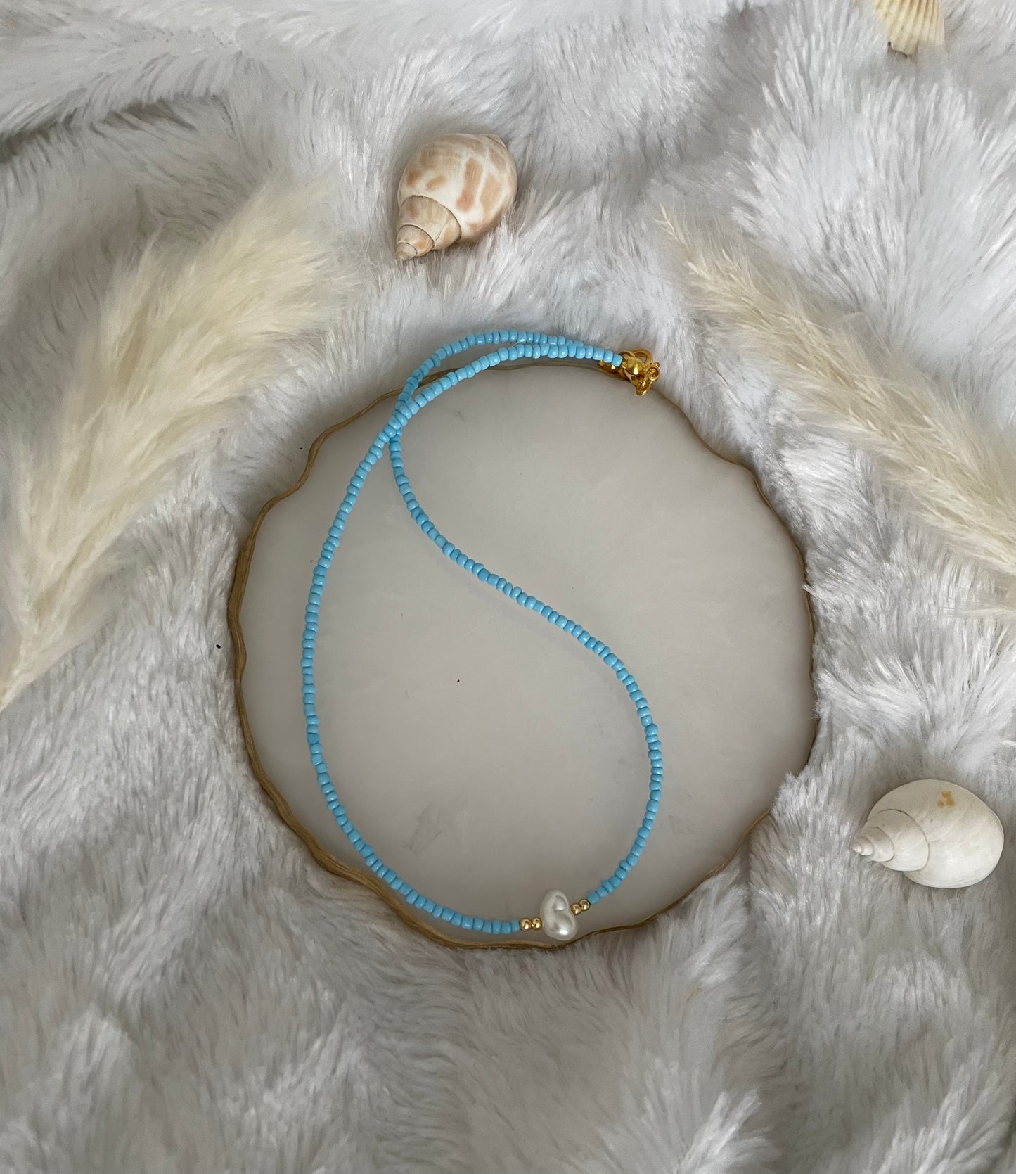Perlenkette chocker blau mit weißer Perle - 10174