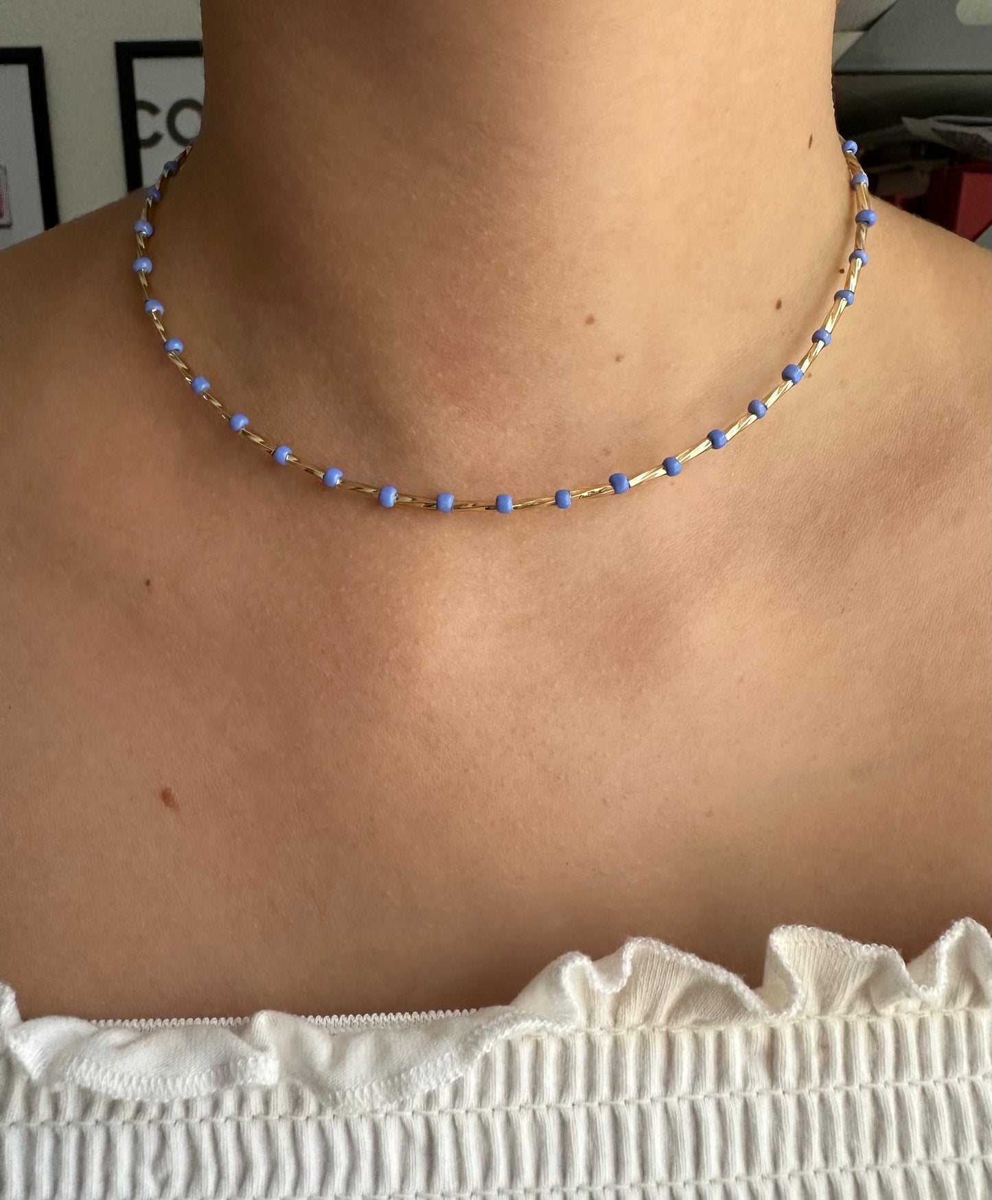 Perlenkette mit goldenen länglichen Perlen und blauen Zwischenperlen - 10109