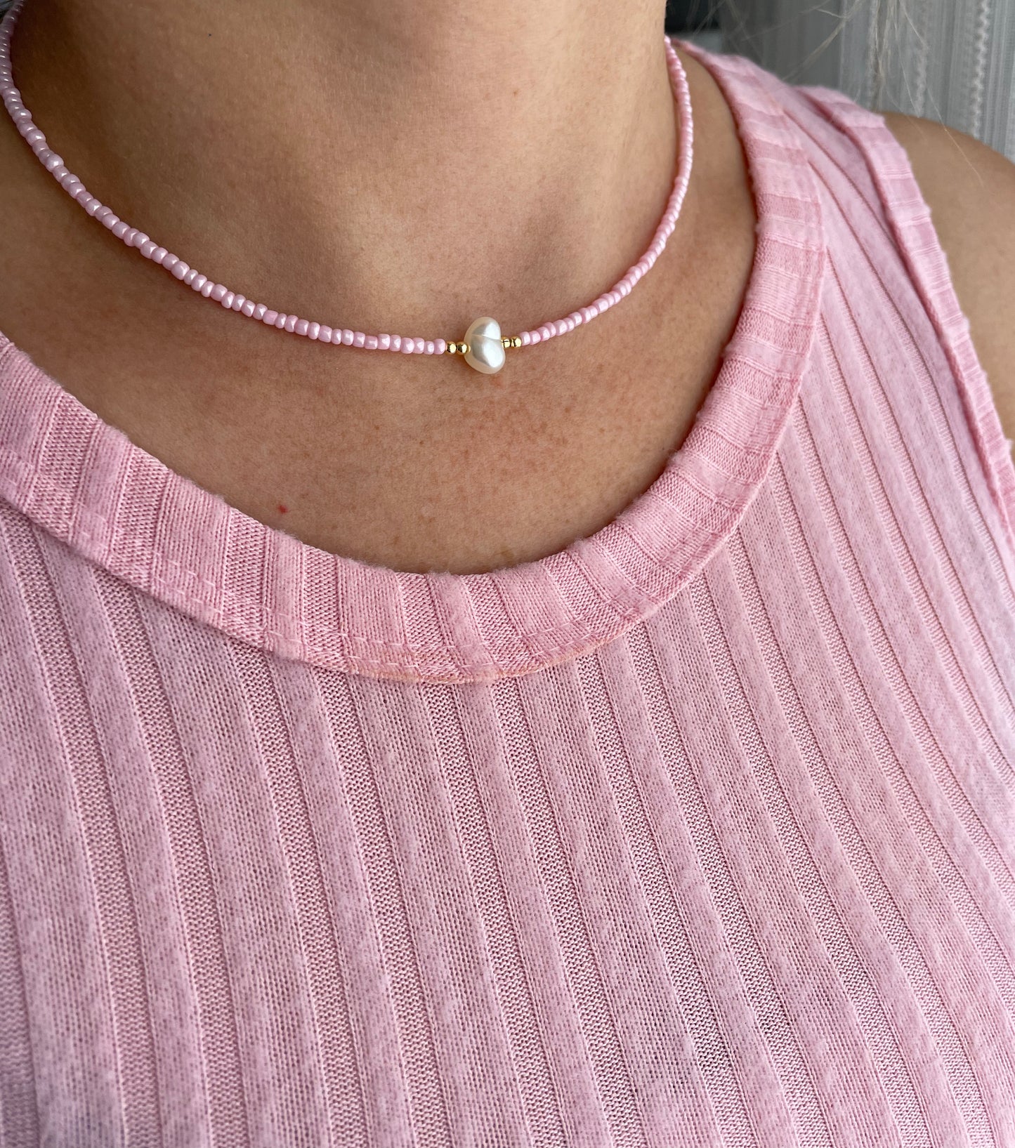Perlenkette chocker rosa mit weißer Perle - 10173